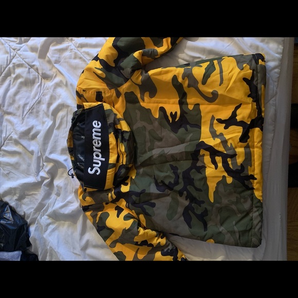Supreme Hooded Pull Over Yellow Camo - Picture 3 of 8